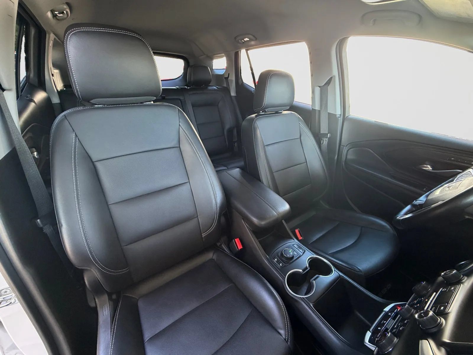 Used 2022 GMC Terrain SLT w/ LPO, Floor Liner Package AWD/4WD image 21