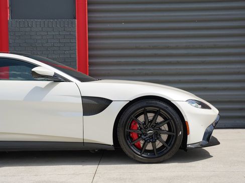 Used 2019 Aston Martin V8 Vantage Coupe image 15