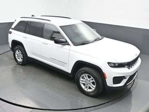 Used 2024 Jeep Grand Cherokee Laredo w/ Luxury Tech Group I AWD/4WD image 42