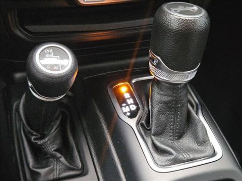Used 2019 Jeep Wrangler Unlimited Sport S AWD/4WD image 13