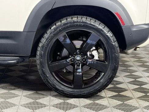 New 2024 Land Rover Defender 110 S image 19