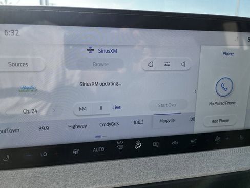 New 2025 Ford Maverick XLT w/ XLT Luxury Package image 10