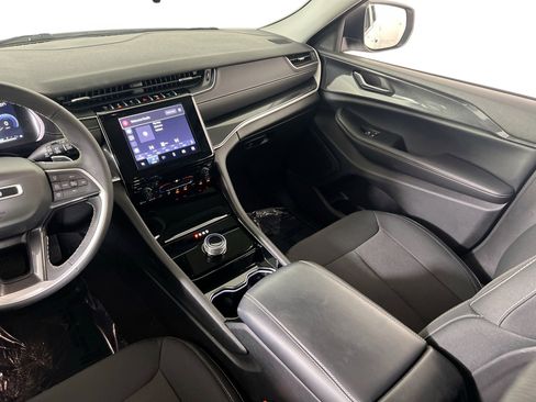 Used 2023 Jeep Grand Cherokee Laredo image 21