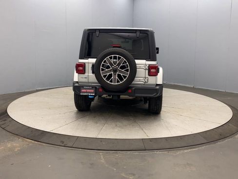 Used 2023 Jeep Wrangler Unlimited Sahara w/ Cold Weather Group AWD/4WD image 4