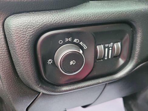 Used 2020 RAM 5500 Tradesman w/ Chrome Appearance Group image 38