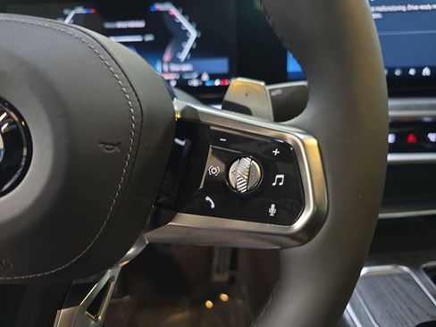 Used 2024 BMW 740i xDrive w/ Premium Package 2 image 21