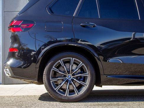 Used 2025 BMW X5 M60i w/ Climate Comfort Package image 6