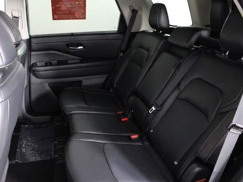 Certified 2024 Nissan Pathfinder SL FWD image 22