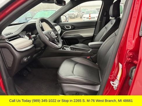 Used 2025 Jeep Compass Limited AWD/4WD image 2