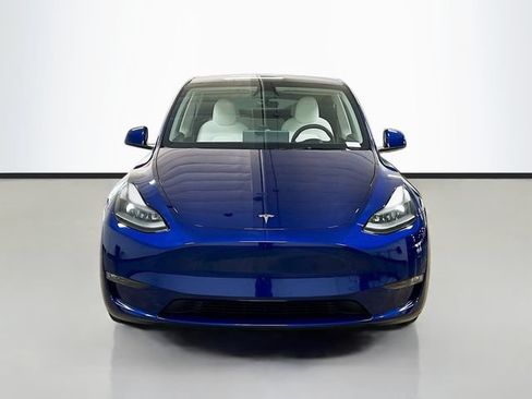 Used 2024 Tesla Model Y Long Range AWD/4WD image 2