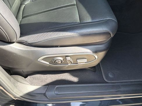 Used 2024 Jeep Wagoneer L Series II w/ Flexible Seating Group AWD/4WD image 36