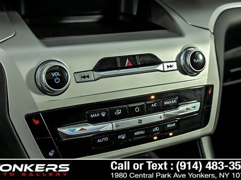 Used 2022 Ford Explorer XLT w/ Equipment Group 202A AWD/4WD image 23