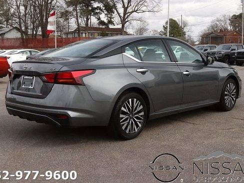 Certified 2024 Nissan Altima 2.5 SV FWD image 6