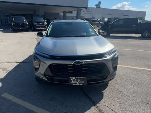 Used 2024 Chevrolet Trax ACTIV w/ Sunroof Package FWD image 3