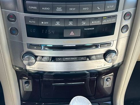 Used 2014 Lexus LX 570 4WD image 26