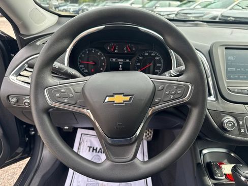 Used 2017 Chevrolet Malibu LT FWD image 25