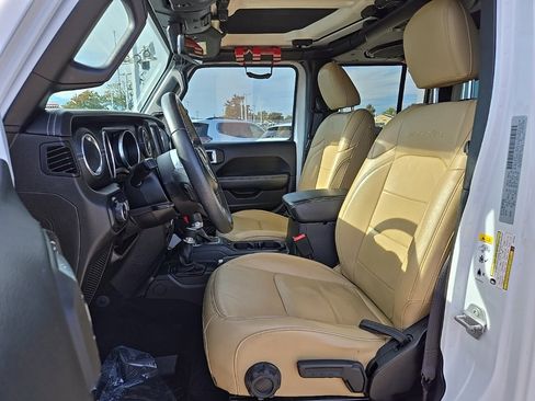 Used 2018 Jeep Wrangler Unlimited Sahara image 20