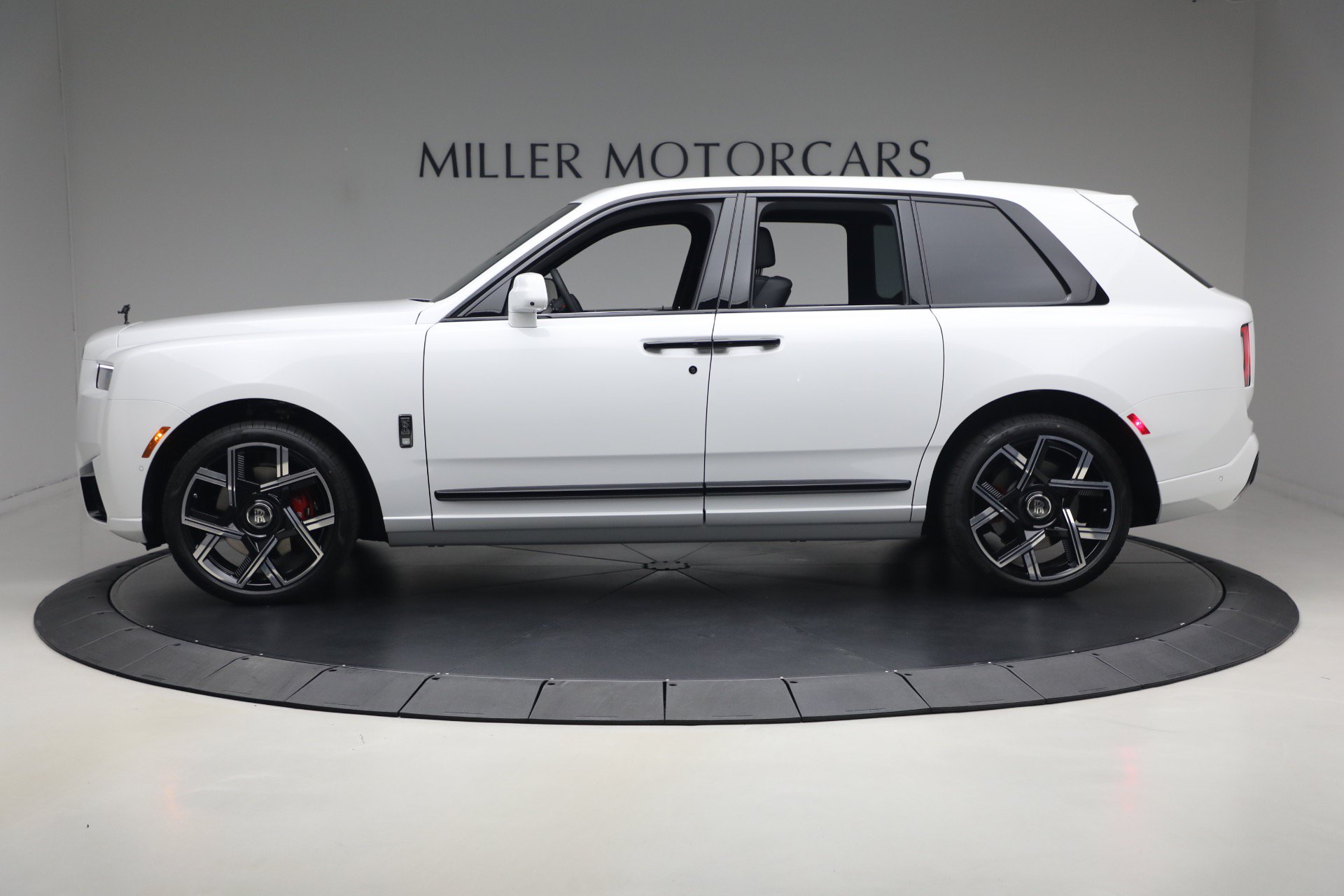 New 2027 Rolls-Royce Cullinan Black Badge AWD/4WD image 3
