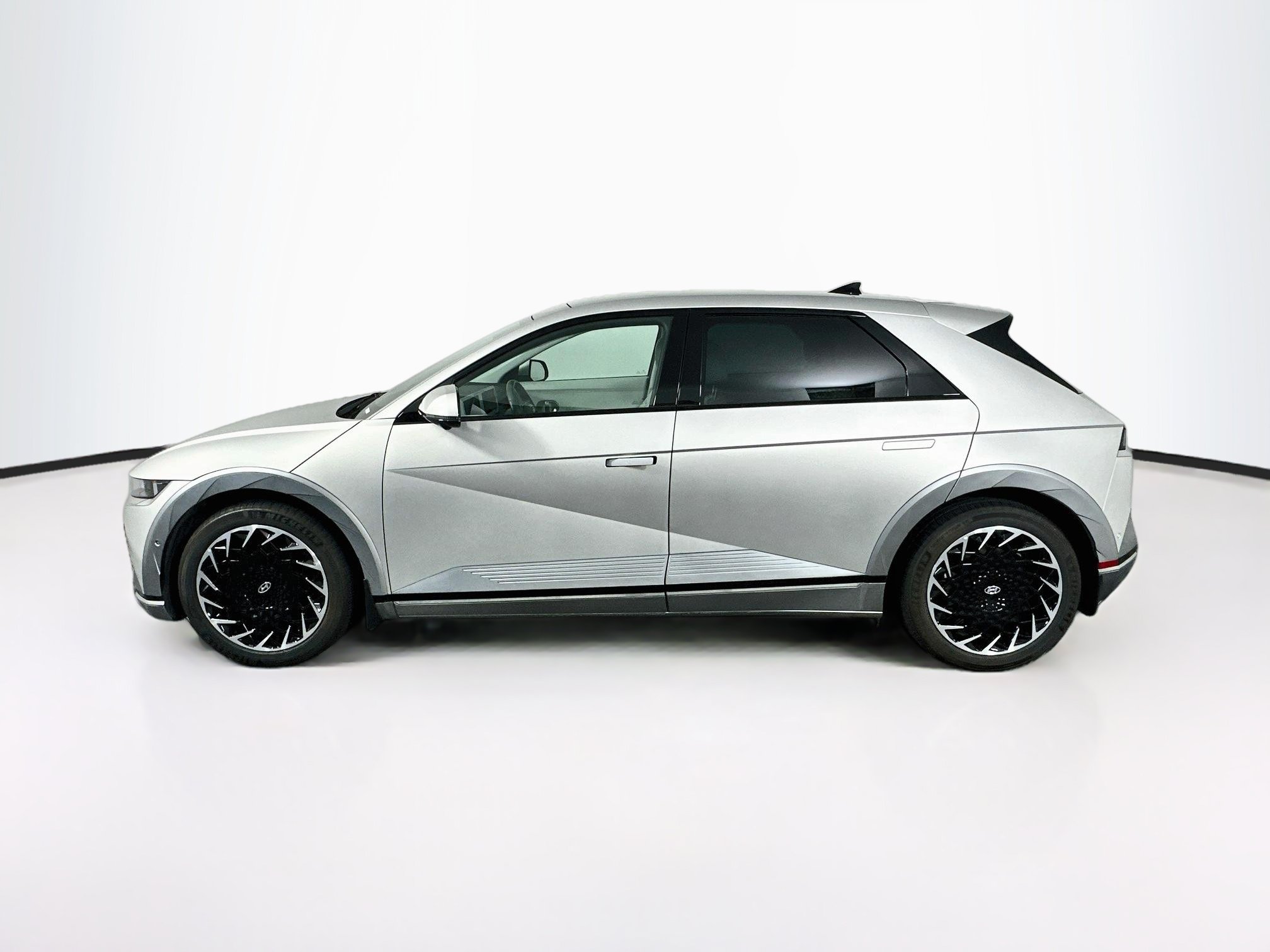 Used 2024 Hyundai Ioniq 5 Limited AWD/4WD image 4