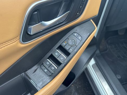 Used 2023 Nissan Rogue Platinum AWD/4WD image 16