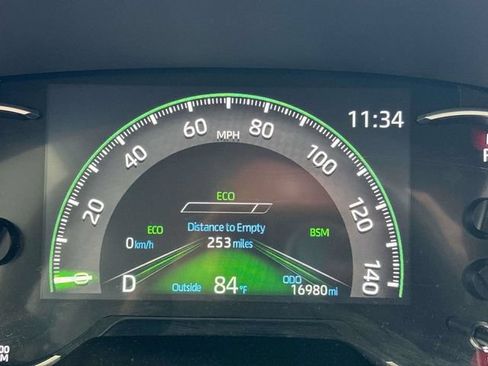 Used 2025 Toyota RAV4 LE AWD/4WD image 31