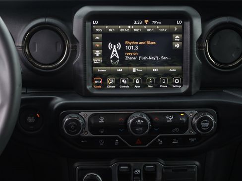 Used 2023 Jeep Gladiator Overland AWD/4WD image 8