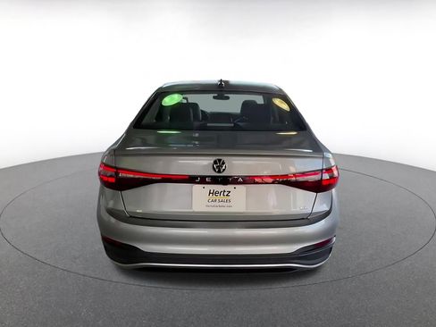 Used 2025 Volkswagen Jetta SE image 12