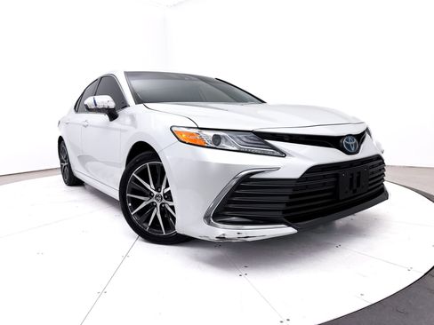Used 2024 Toyota Camry XLE w/ Navigation Package FWD image 2