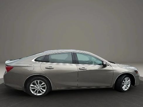 Used 2017 Chevrolet Malibu LT FWD image 6