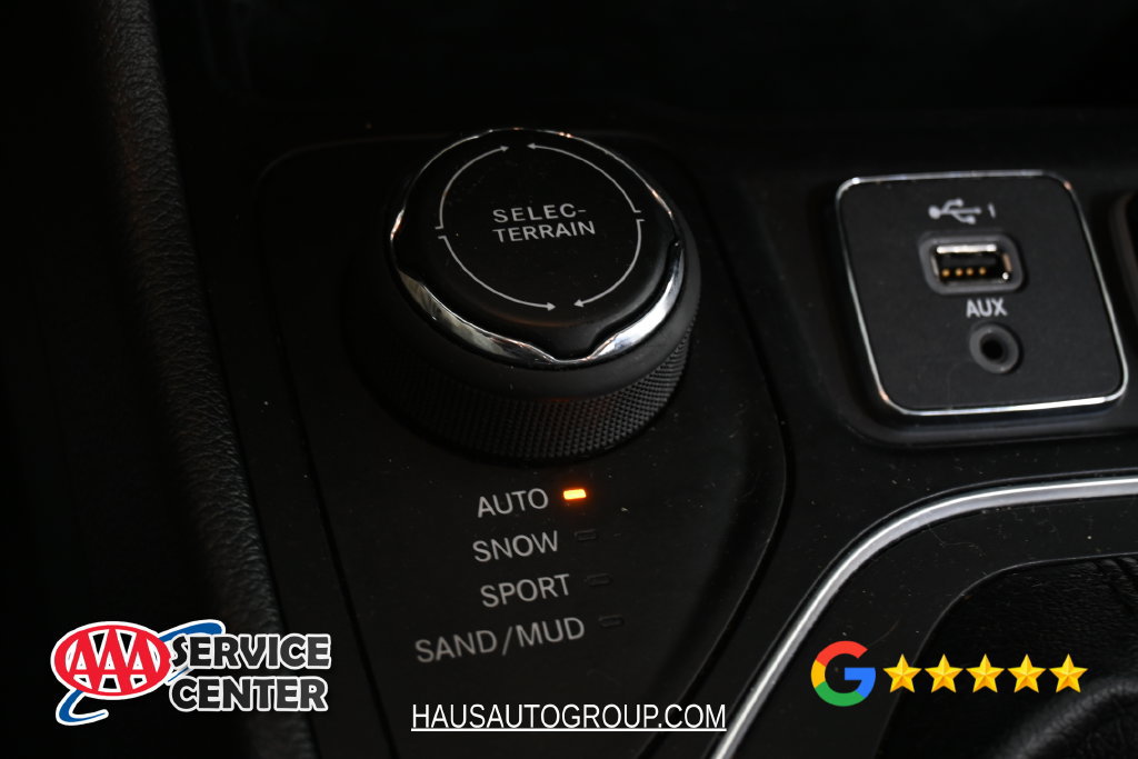 Used 2019 Jeep Cherokee Latitude Plus w/ Cold Weather Group AWD/4WD image 19