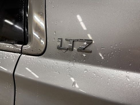 Used 2015 Chevrolet Suburban LTZ image 6