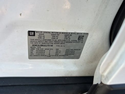 Used 2018 Chevrolet Trax LT w/ Sun & Sound Package FWD image 33