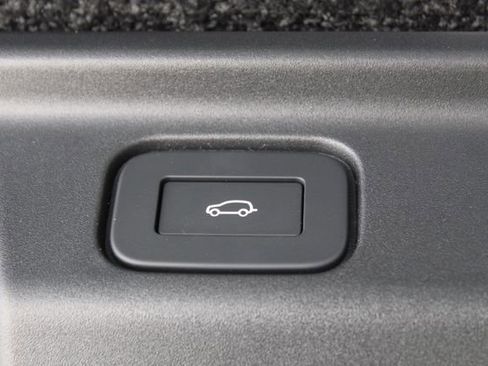 New 2026 Land Rover Range Rover SV image 24