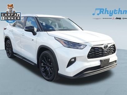 Used 2024 Toyota Highlander LE