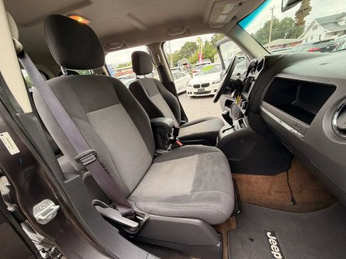 Used 2014 Jeep Patriot Latitude AWD/4WD image 13