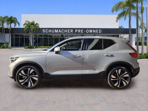 Used 2023 Volvo XC40 B5 Plus w/ Driver Assist Package AWD/4WD image 4