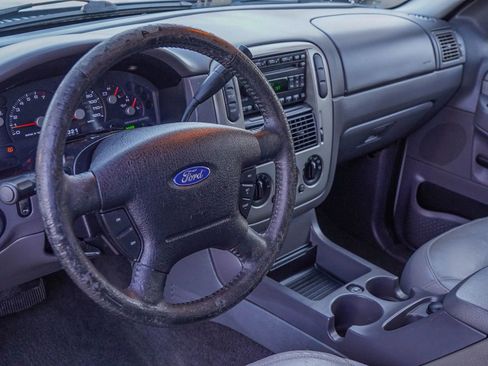 Used 2005 Ford Explorer Sport XLT image 17