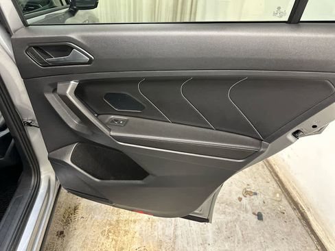 Used 2022 Volkswagen Tiguan SE R-Line image 30