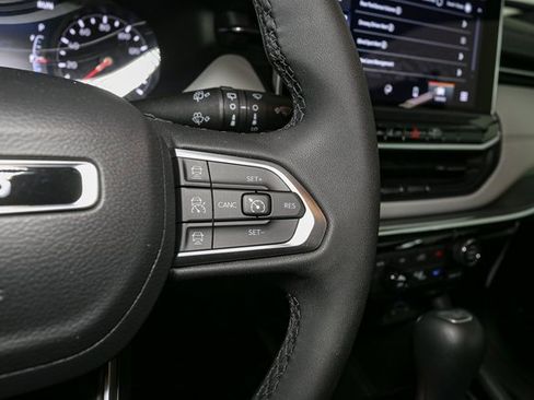 Used 2023 Jeep Compass Limited image 31