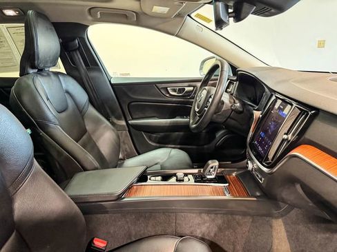 Used 2024 Volvo V60 B5 Cross Country Plus w/ Protection Package Premier image 27