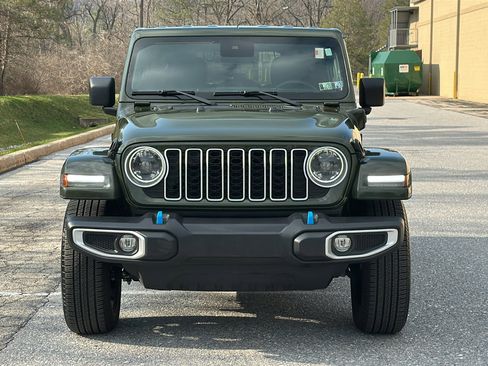 Used 2024 Jeep Wrangler Sahara image 3