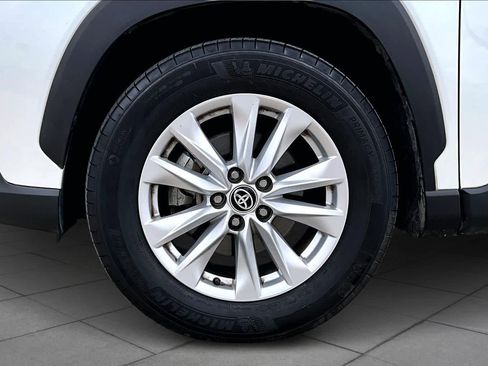 Used 2022 Toyota Corolla Cross LE w/ Moonroof Package image 11