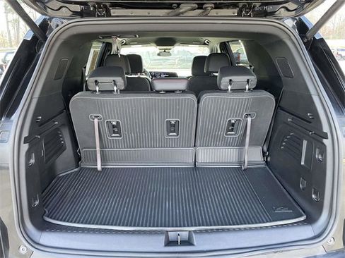 Used 2025 Chevrolet Traverse Z71 image 13
