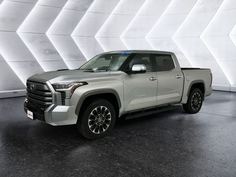 Used 2024 Toyota Tundra Limited AWD/4WD image 3