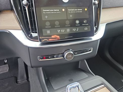 New 2026 Volvo XC90 B6 Plus w/ Protection Package Premier image 16