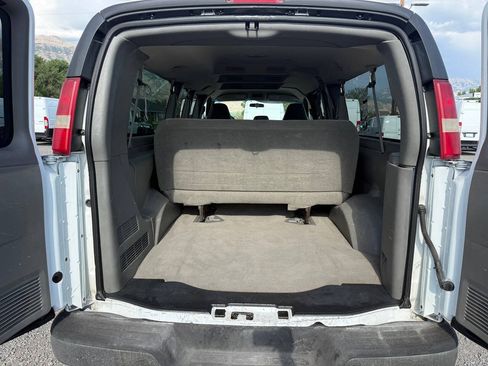 Used 2007 GMC Savana 3500 Extended Passenger w/ LT Preferred Equipment Group RWD image 25