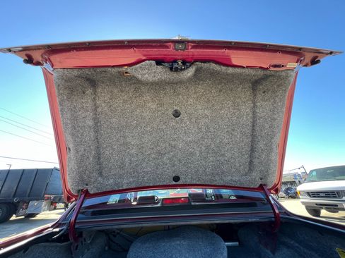 Used 1990 Lincoln Town Car image 63