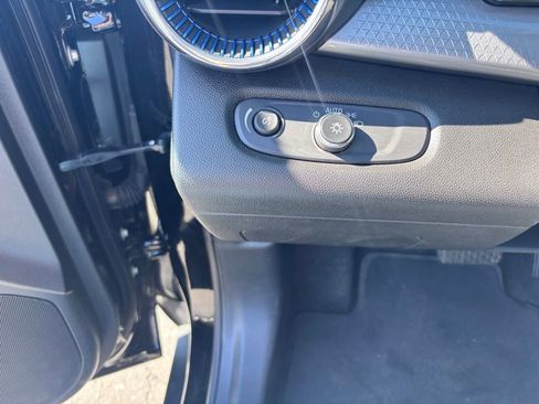 New 2025 Chevrolet Trax LT w/ LT Convenience Package image 25