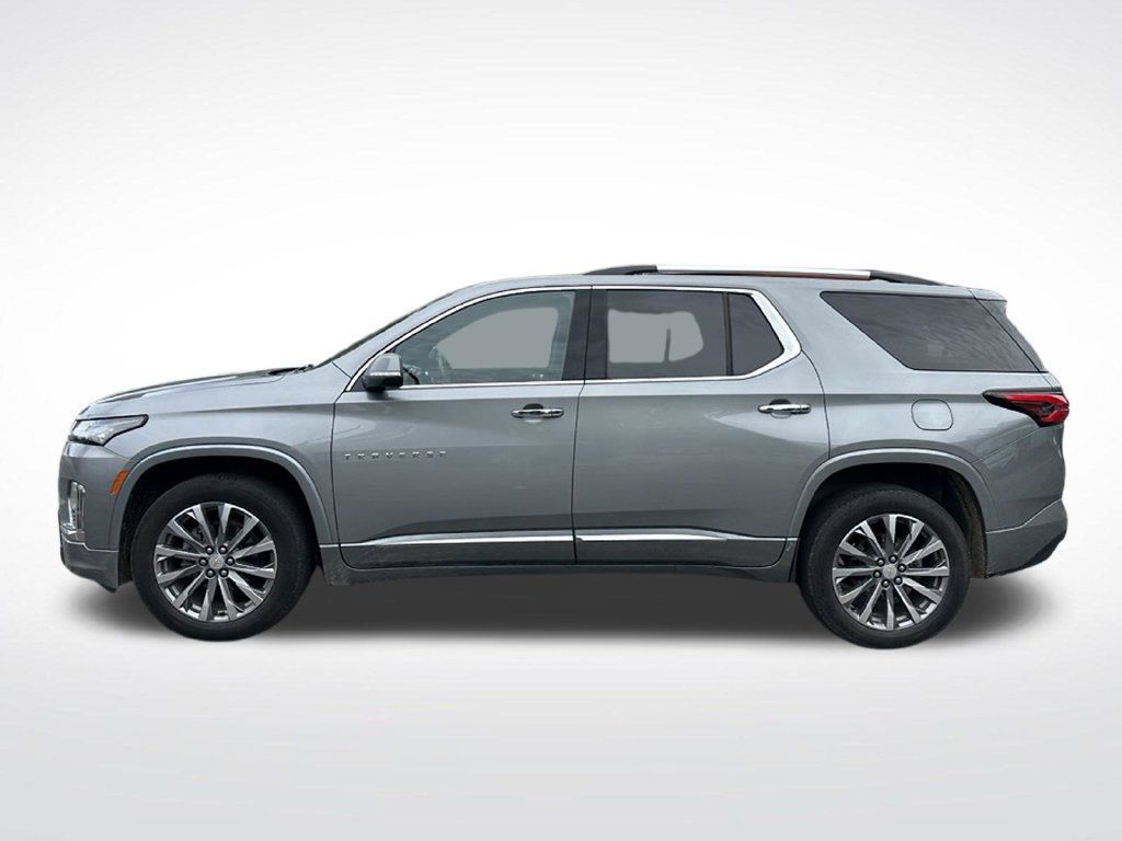 Used 2023 Chevrolet Traverse Premier FWD image 2