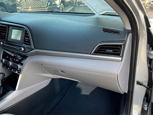 Used 2020 Hyundai Elantra SE image 16